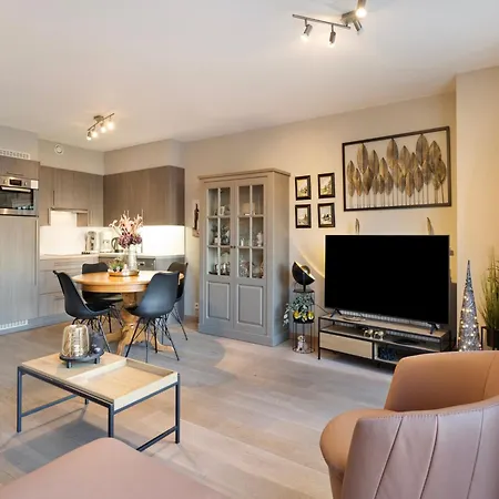 In With Marina View Daire